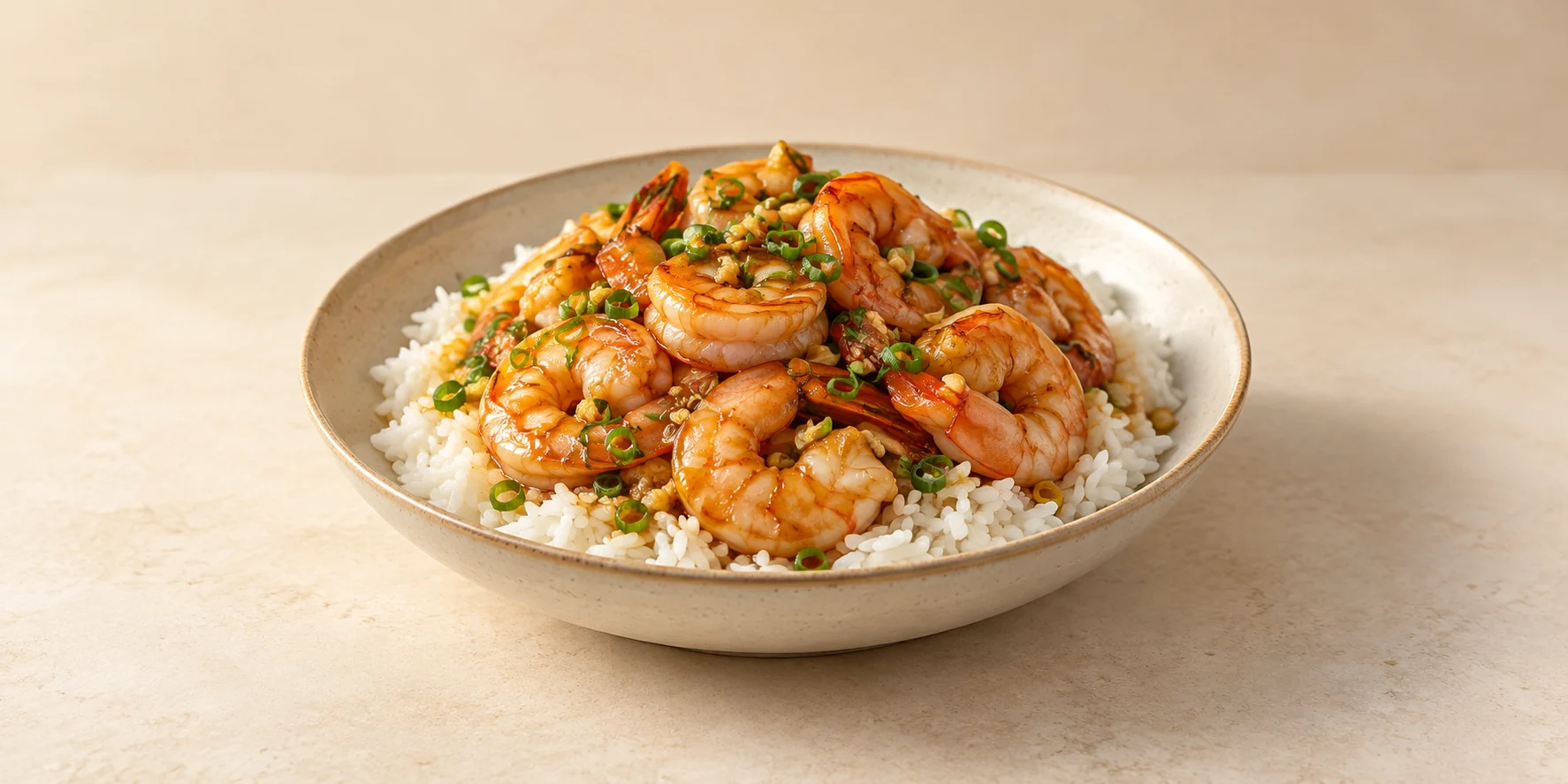 Camarones ahumados con Tieguanyin y arroz jazmín