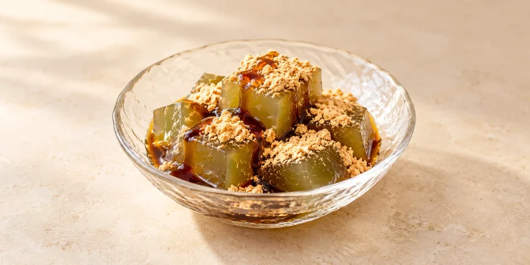 Gyokuro Kuzumochi with Kuromitsu and Kinako